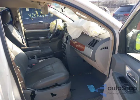 2008 Chrysler Town & Country Touring из США, поврежденный, VIN 2A8HR54P98R711381